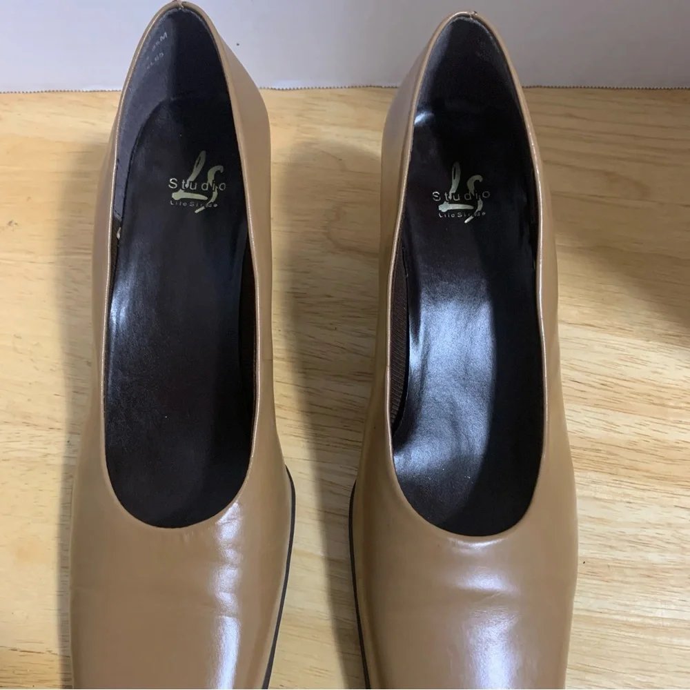 Life Stride Women's Erica Beige Heels/Comfort Footbed Size 8.5M Made‎ In Brazil